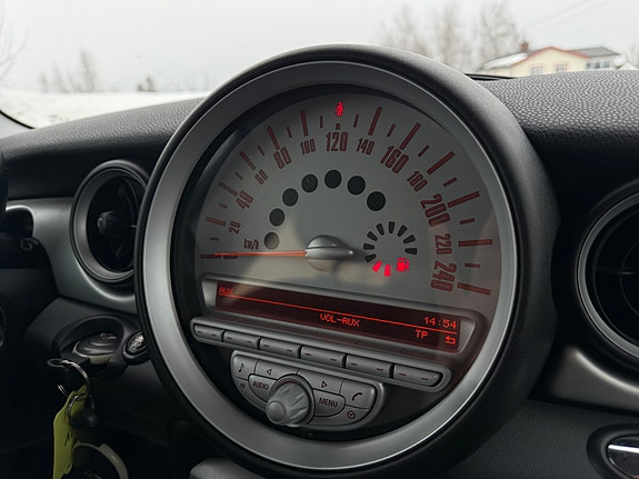 MINI Cooper 20 of 28