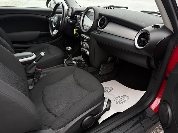 MINI Cooper 18 of 28