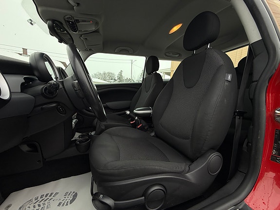 MINI Cooper 16 of 28
