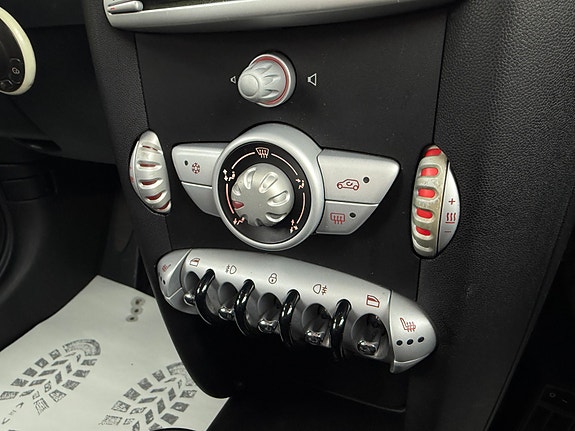 MINI Cooper 21 of 28