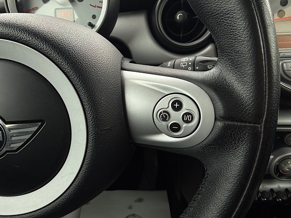 MINI Cooper 25 of 28