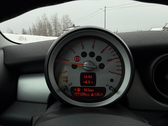 MINI Cooper 26 of 28