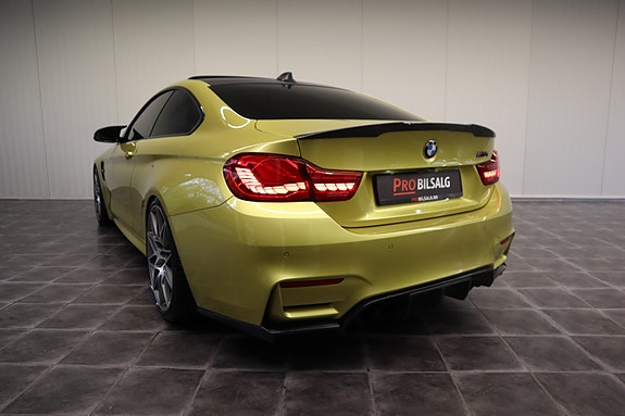 BMW M4 2 of 5