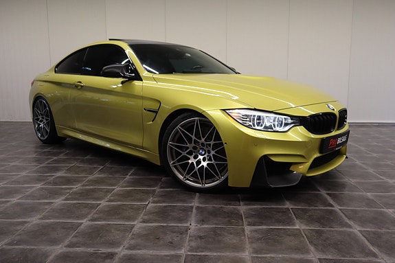 BMW M4 4 of 5