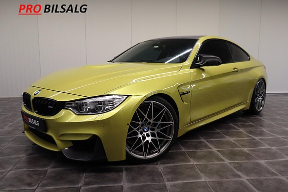 BMW M4 3 of 5