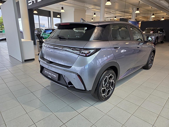 BYD Dolphin 7 of 23