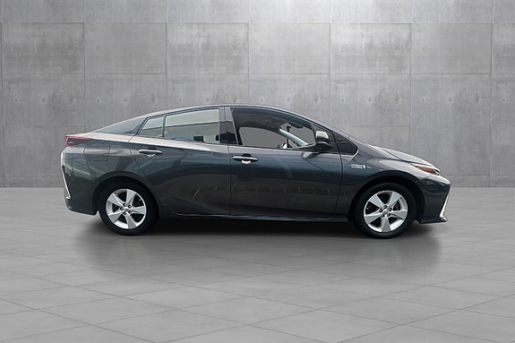Toyota Prius Plug-in Hybrid 6 of 19