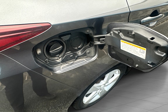 Toyota Prius Plug-in Hybrid 16 of 19