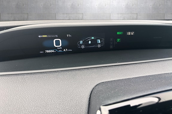 Toyota Prius Plug-in Hybrid 12 of 19