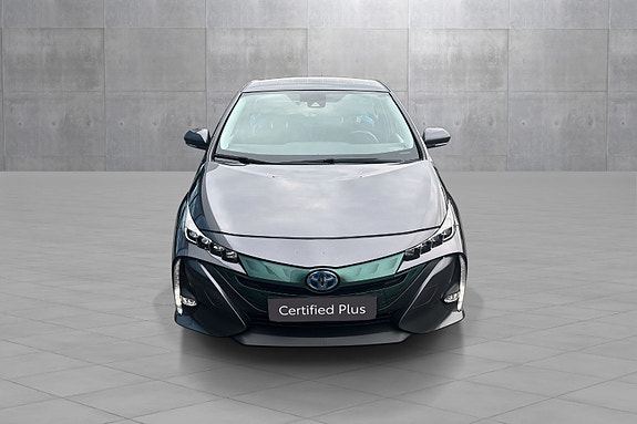 Toyota Prius Plug-in Hybrid 8 of 19