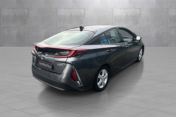 Toyota Prius Plug-in Hybrid 5 of 19