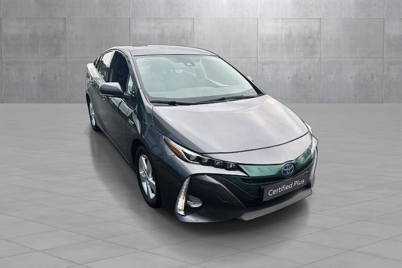 Toyota Prius Plug-in Hybrid 7 of 19