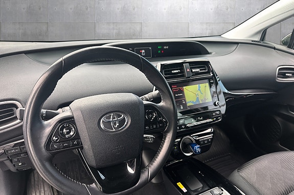 Toyota Prius Plug-in Hybrid 9 of 19