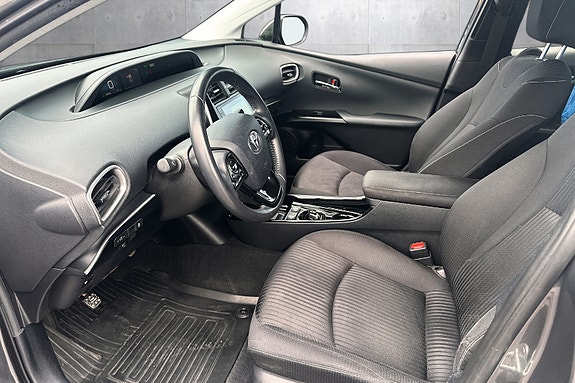 Toyota Prius Plug-in Hybrid 10 of 19