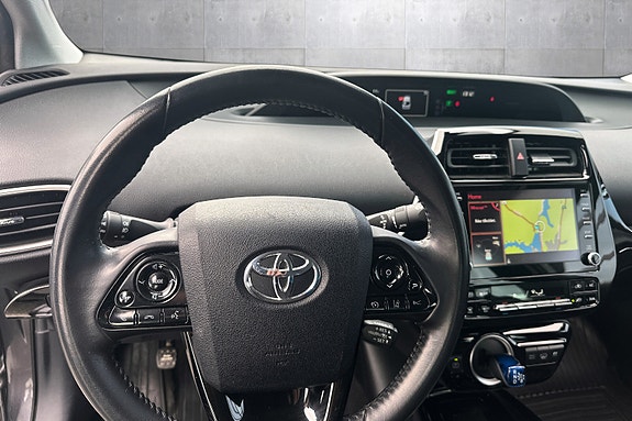Toyota Prius Plug-in Hybrid 11 of 19