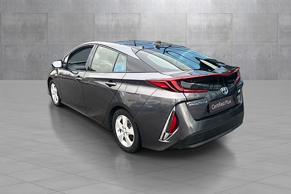 Toyota Prius Plug-in Hybrid 3 of 19