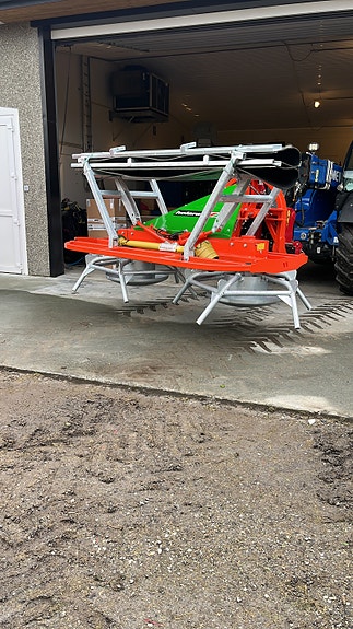 Holaras Grasspreder 2025