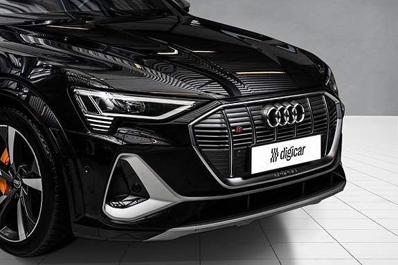 Audi e-tron S 2 of 5