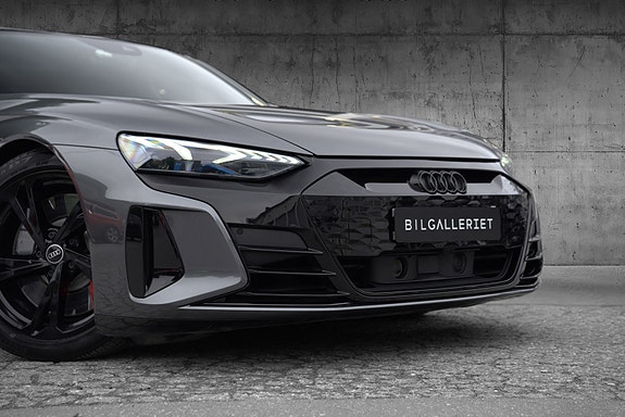 Audi e-tron GT RS 2 of 5