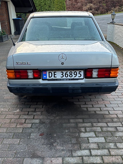 Mercedes-Benz 190 8 of 30