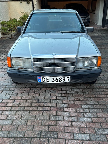 Mercedes-Benz 190 5 of 5