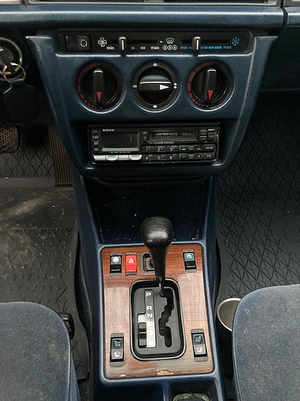 Mercedes-Benz 190 20 of 30
