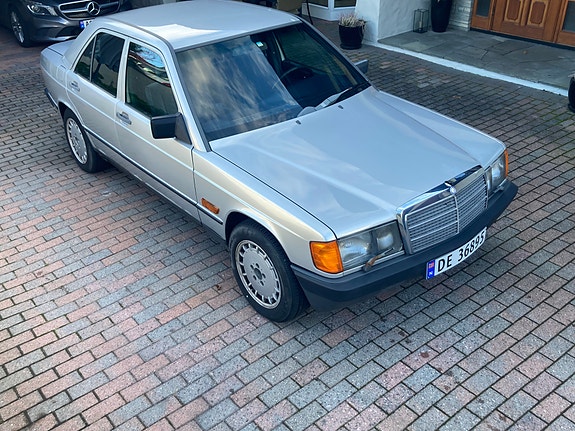 Mercedes-Benz 190 11 of 30