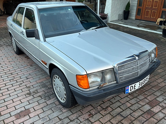 Mercedes-Benz 190 6 of 30