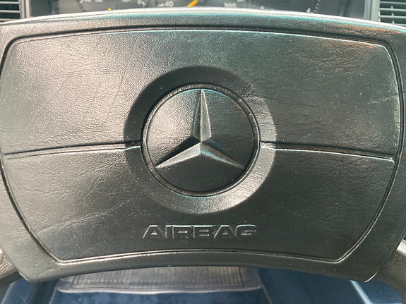 Mercedes-Benz 190 21 of 30