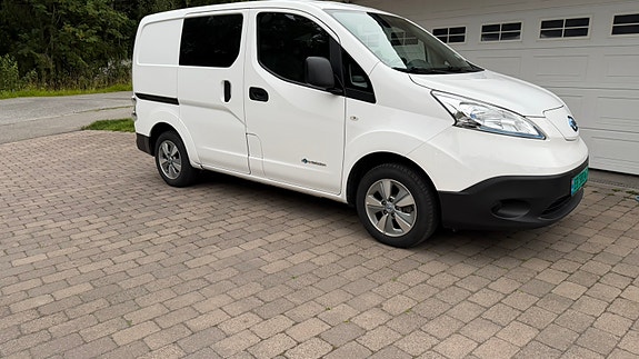 Nissan e-NV200 2 of 5