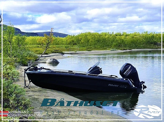 River 460 XR Suzuki 30HK / Sort båt / Båthuset Arendal