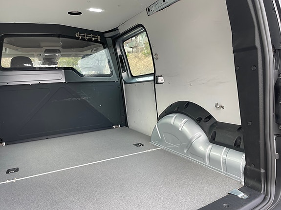 Volkswagen Caddy Maxi 18 of 30
