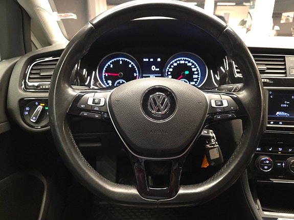 Volkswagen Golf VII 15 of 30