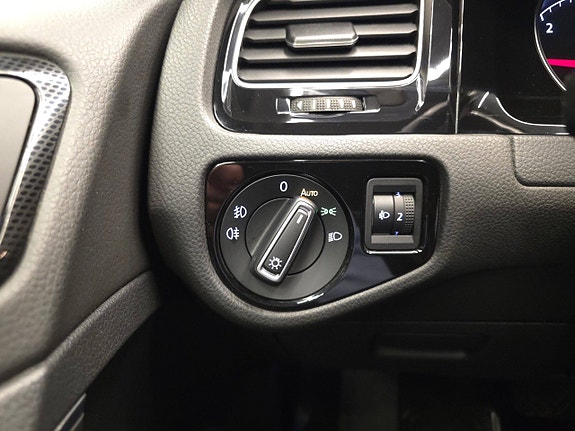 Volkswagen Golf VII 18 of 30