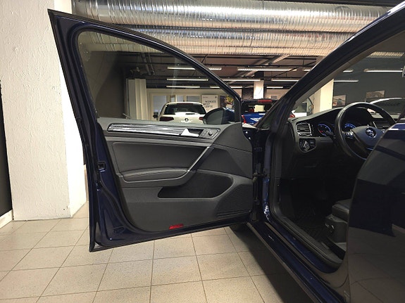 Volkswagen Golf VII 30 of 30