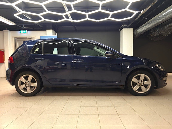 Volkswagen Golf VII 11 of 30