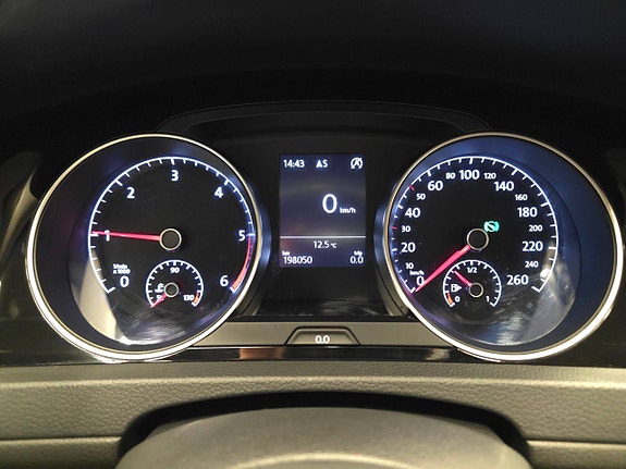 Volkswagen Golf VII 14 of 30