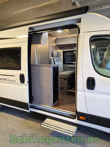 Pøssl Summit Shine 640 | For 5 Personer! / Dieselvarme og Elvarme / Langsgående Senger / Markise / Skjult Dusj ++ 10 of 30