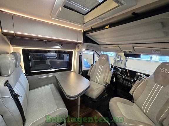 Pøssl Summit Shine 640 | For 5 Personer! / Dieselvarme og Elvarme / Langsgående Senger / Markise / Skjult Dusj ++ 12 of 30