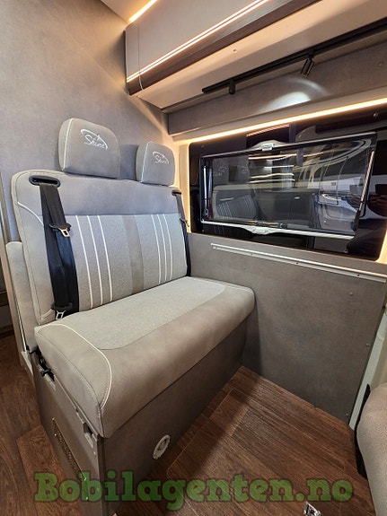 Pøssl Summit Shine 640 | For 5 Personer! / Dieselvarme og Elvarme / Langsgående Senger / Markise / Skjult Dusj ++ 18 of 30
