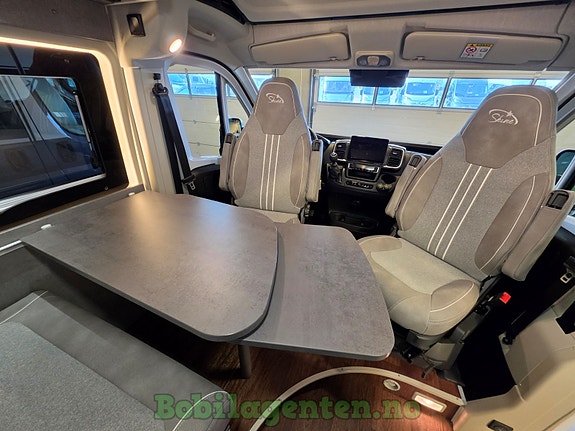 Pøssl Summit Shine 640 | For 5 Personer! / Dieselvarme og Elvarme / Langsgående Senger / Markise / Skjult Dusj ++ 16 of 30