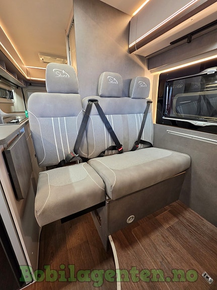 Pøssl Summit Shine 640 | For 5 Personer! / Dieselvarme og Elvarme / Langsgående Senger / Markise / Skjult Dusj ++ 20 of 30