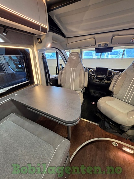 Pøssl Summit Shine 640 | For 5 Personer! / Dieselvarme og Elvarme / Langsgående Senger / Markise / Skjult Dusj ++ 15 of 30