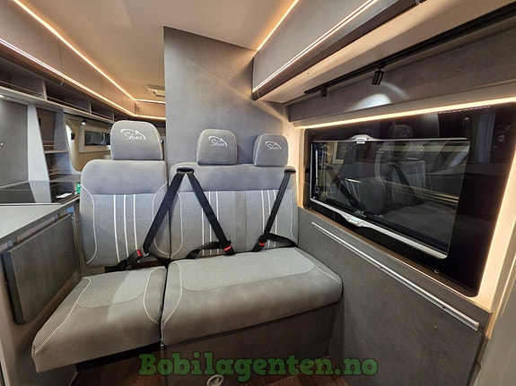 Pøssl Summit Shine 640 | For 5 Personer! / Dieselvarme og Elvarme / Langsgående Senger / Markise / Skjult Dusj ++ 21 of 30