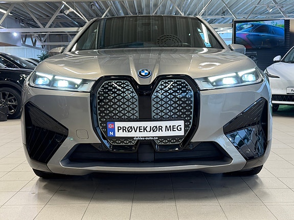 BMW iX 2 of 5