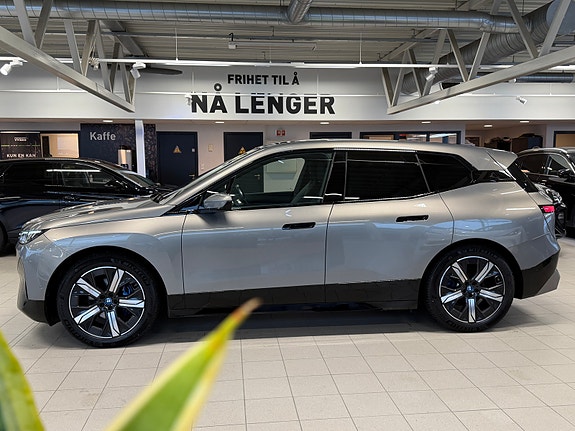 BMW iX 4 of 5