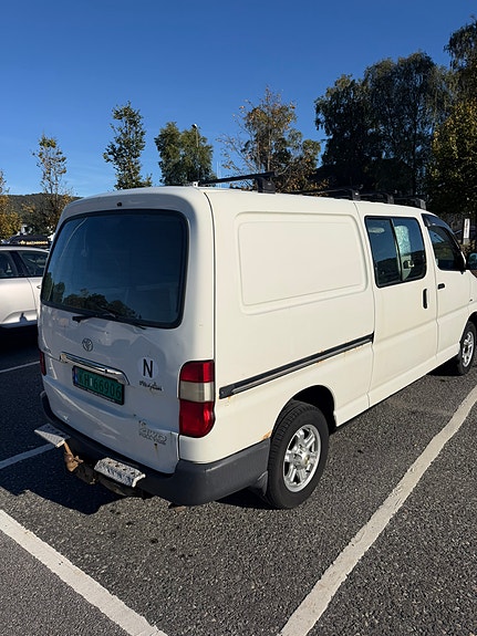 Toyota HiAce 10 of 24