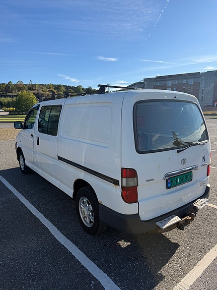 Toyota HiAce 7 of 24