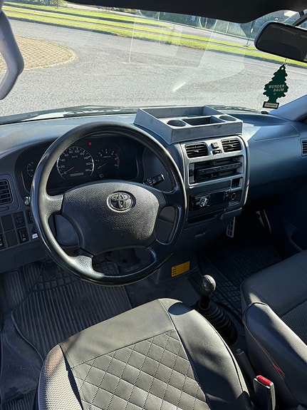 Toyota HiAce 2 of 24