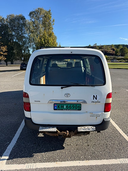 Toyota HiAce 9 of 24